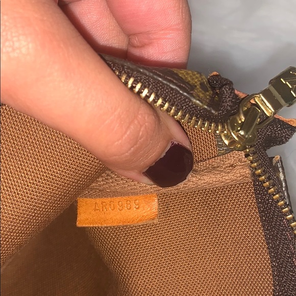 Vintage Louis Vuitton Pochette w/ box - Picture 5 of 8